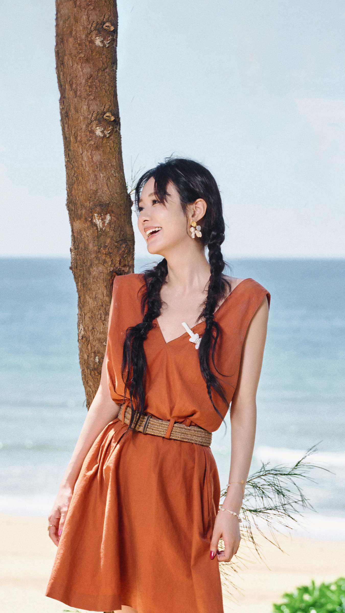 戏里互猜疑，戏外手牵手？郑合惠子任宥纶被拍祈福照，CP粉狂喜：这糖我先嗑为敬！