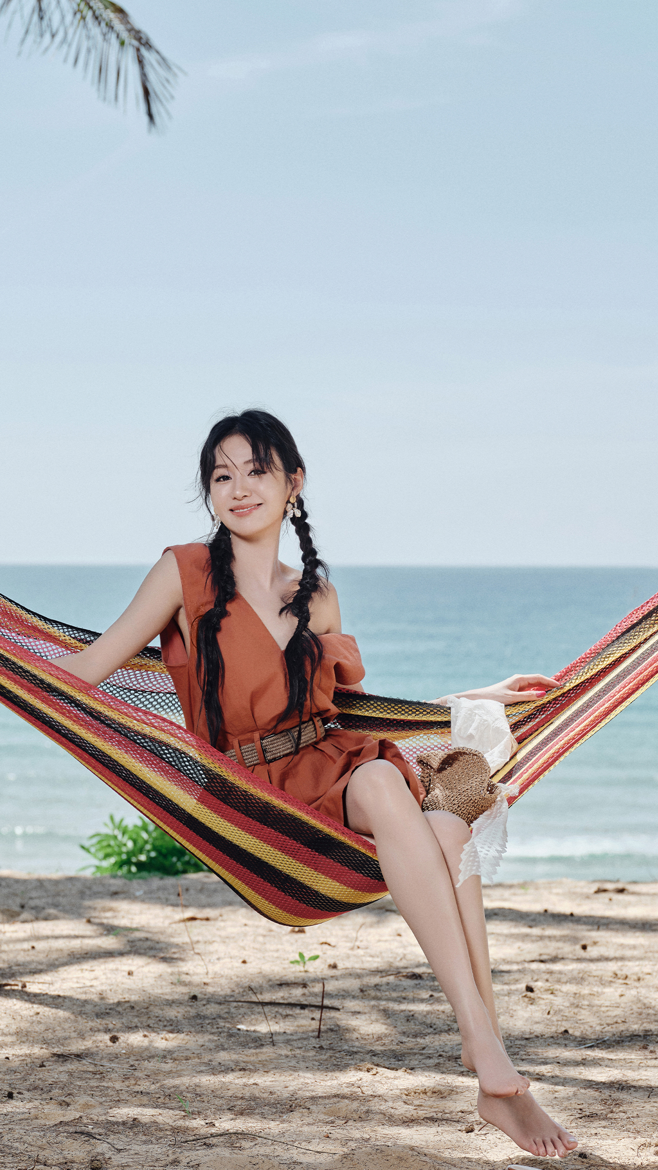 戏里互猜疑，戏外手牵手？郑合惠子任宥纶被拍祈福照，CP粉狂喜：这糖我先嗑为敬！